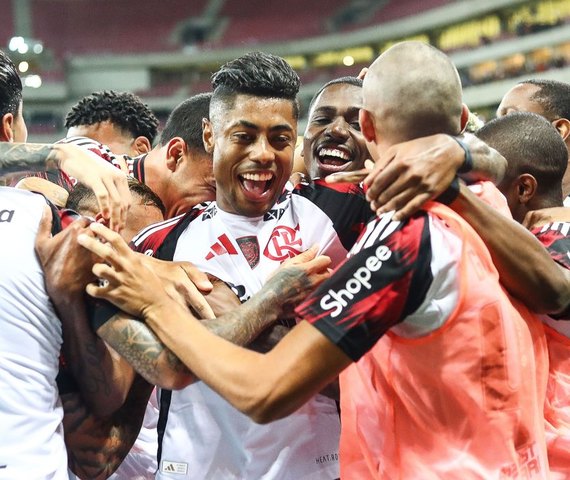 Flamengo goleia Sport e assume liderança do Campeonato Brasileiro