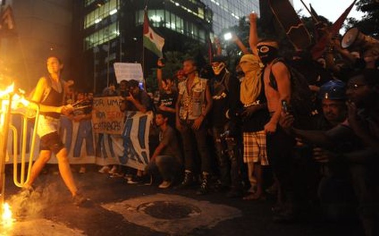 Dilma defende lei rigorosa contra vandalismo nas ruas