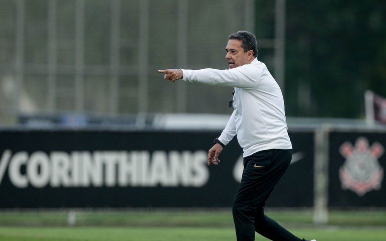 Luxemburgo admite que esperava oscilação do Corinthians e alerta: 'Brasileirão é perigoso'