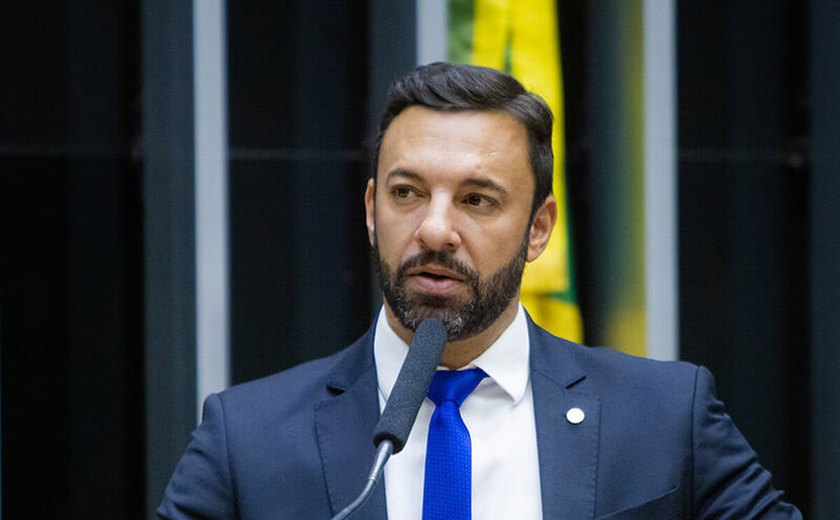 Deputado bolsonarista propõe lei para proibir atletas trans de competirem com pessoas cis no Brasil