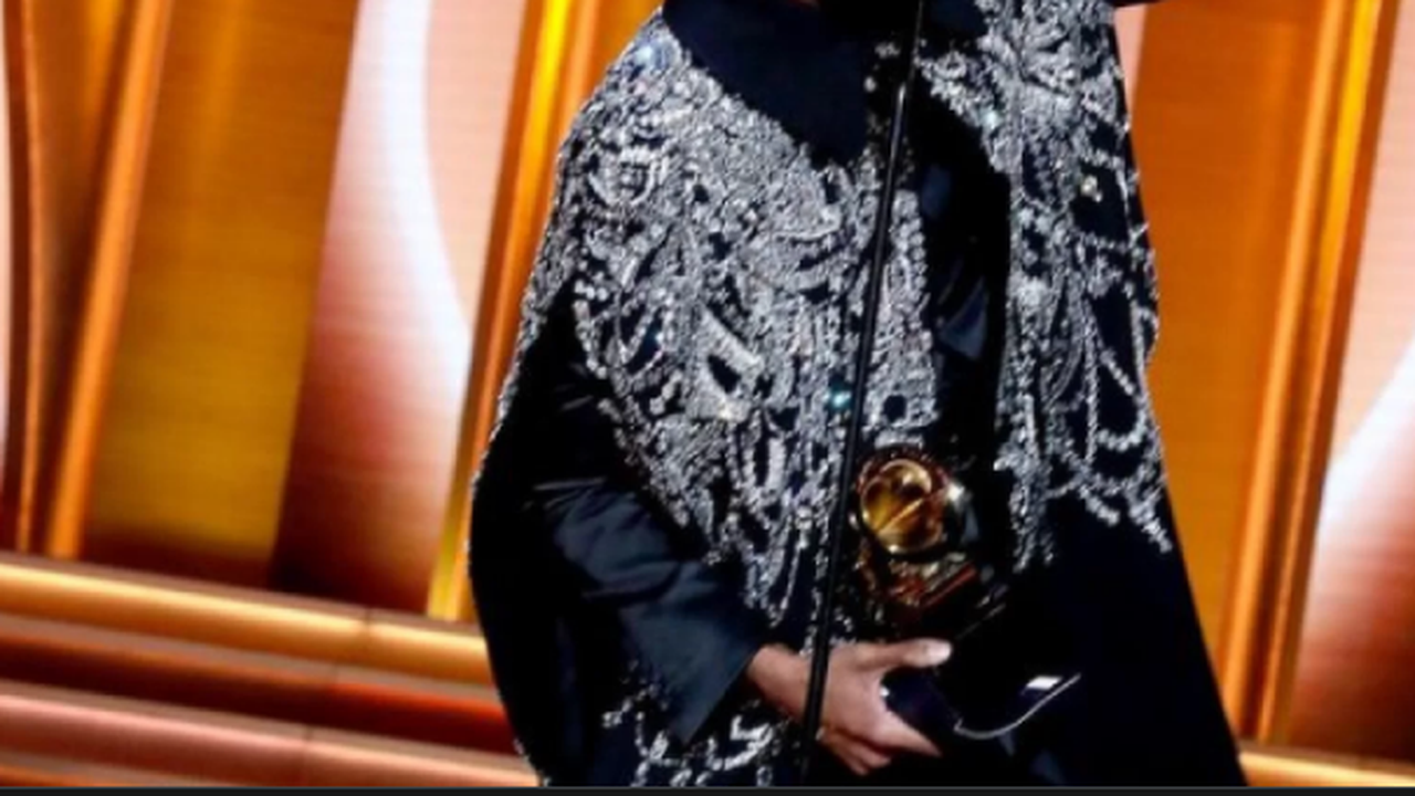 Jon Batiste leva prêmio de álbum do ano no Grammy