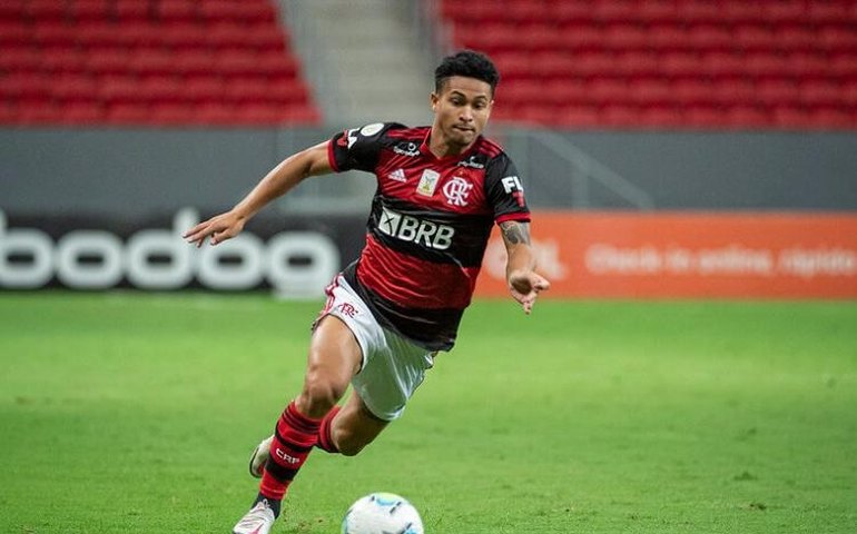 Diretoria do Fla anuncia a renovação de contrato de João Gomes por cinco anos