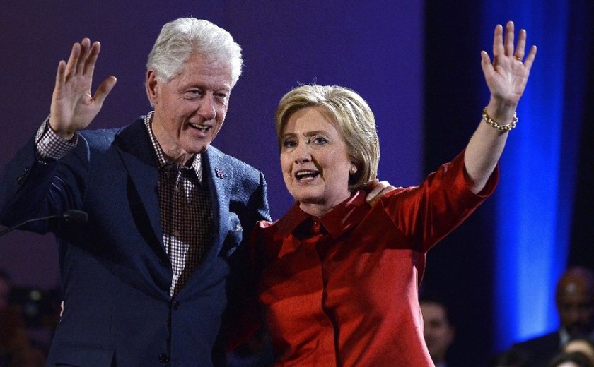 Bill e Hillary Clinton chegam ao Capitólio para posse de Trump; Pence confirma ida