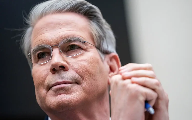 EUA esperam garantir fluxo de ímãs de terras raras da China e veem acordo próximo, diz Bessent