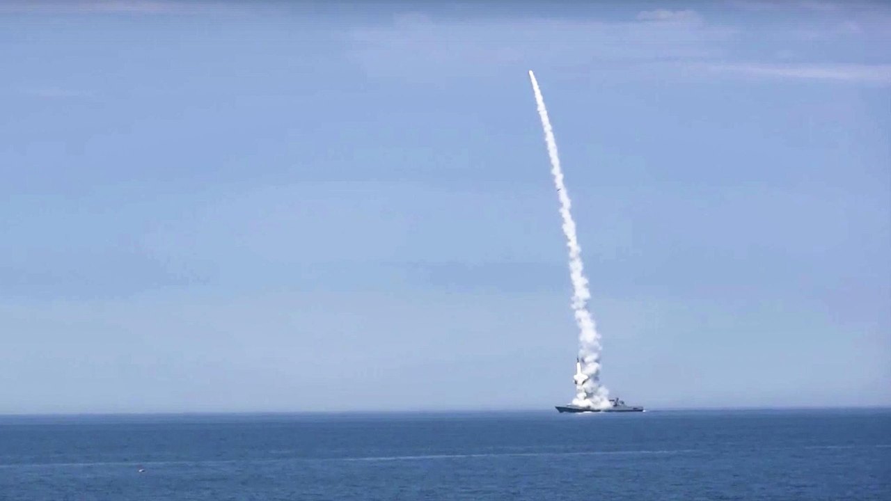 Rússia lança 1 ataque maciço e 5 combinados contra instalações militares da Ucrânia em 7 dias, diz MD