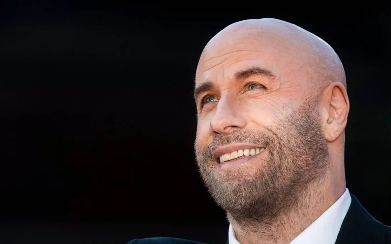 John Travolta presta homenagem a filho morto aos 16 anos