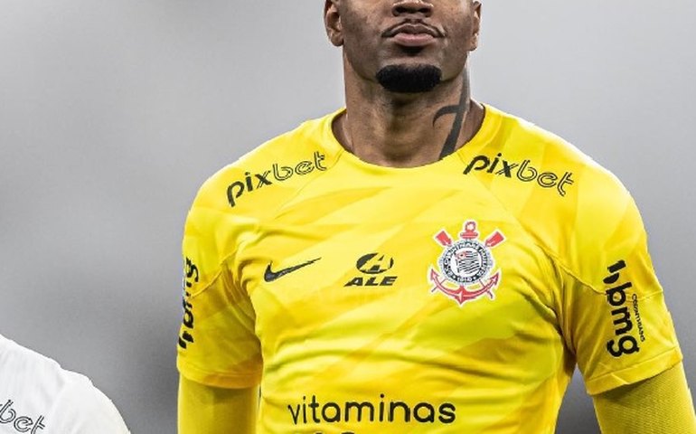 Após superar tragédia na infância, Carlos Miguel quer ser sucessor de Cássio no Corinthians