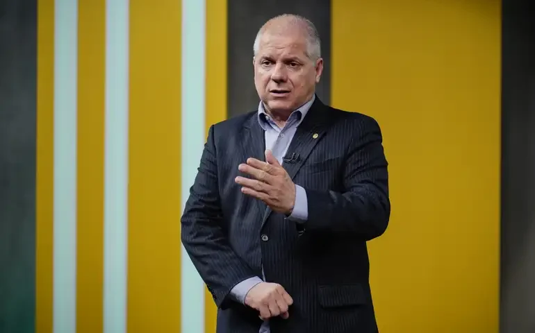 PF prende ex-presidente do INSS em investigação de descontos indevidos