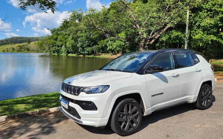 Jeep Compass 2026 lidera combinando conectividade e assistência à condução