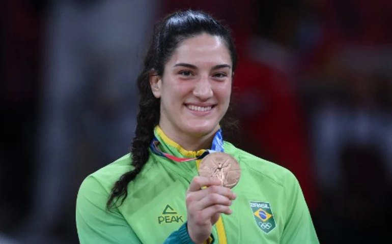 Judoca Mayra Aguiar perde na final e leva prata no Grand Slam de Tbilisi