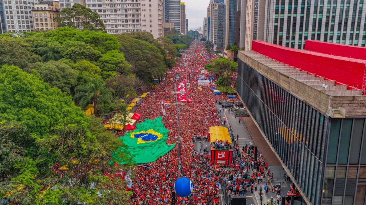 Campanha de Lula aciona TSE após post falso sobre comício na Paulista