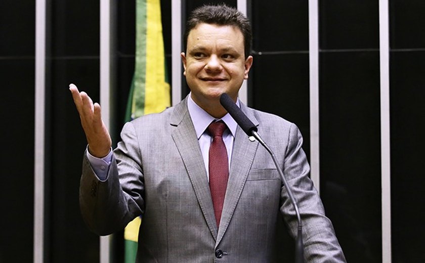 Líder do PT diz que Lira informou que apoia Hugo Motta para sucessão da Câmara