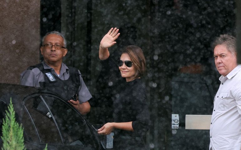 Bolsonaro recebe a ex-primeira-dama Michelle na PF
