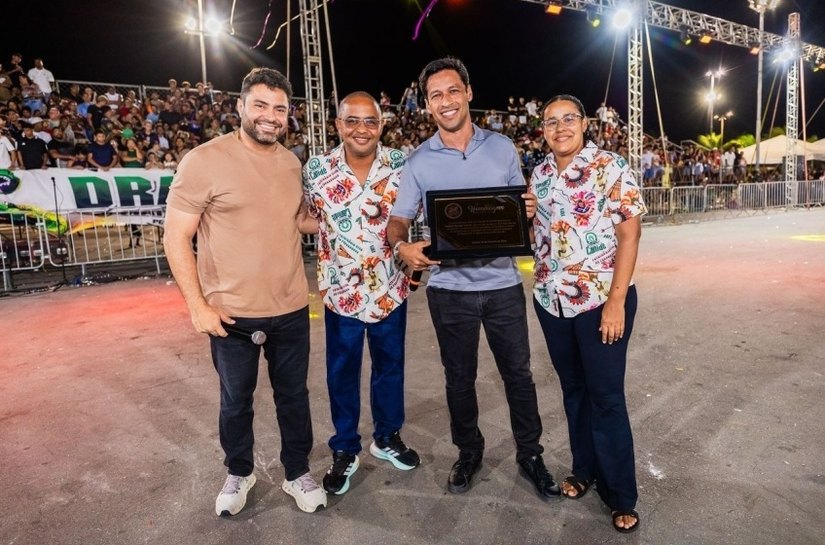 Prefeito Rodrigo Cunha prestigia encerramento do Festival de Bumba Meu Boi