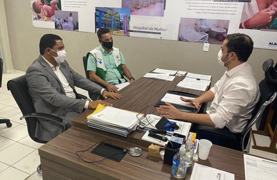 Prefeito Júlio Cezar e secretário estadual de Saúde discutem fortalecimento da UPA de Palmeira