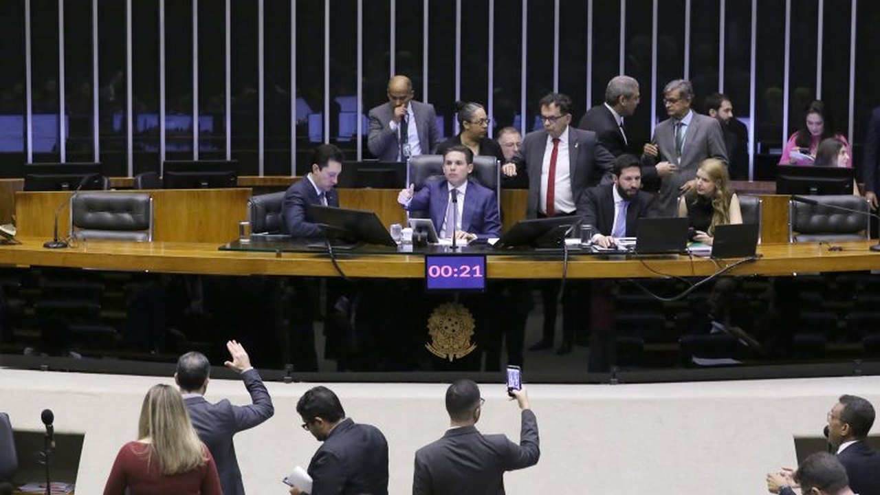 Deputados ingressam com ação arguindo inconstitucionalidade de lei que autoriza usar royalties do Rioprevidência para pagar dívida e na segurança