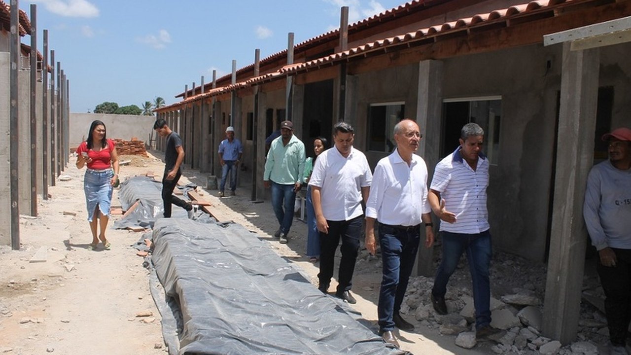 Prefeito Ronaldo Lopes e vereadores visitam obras da Escola Municipal São João Batista