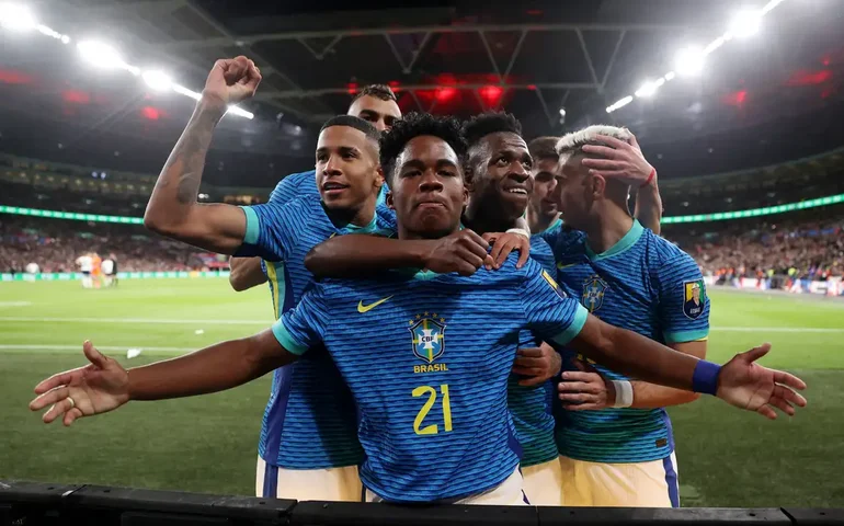 Brasil vence Inglaterra por 1x0 na estreia de Dorival Júnior
