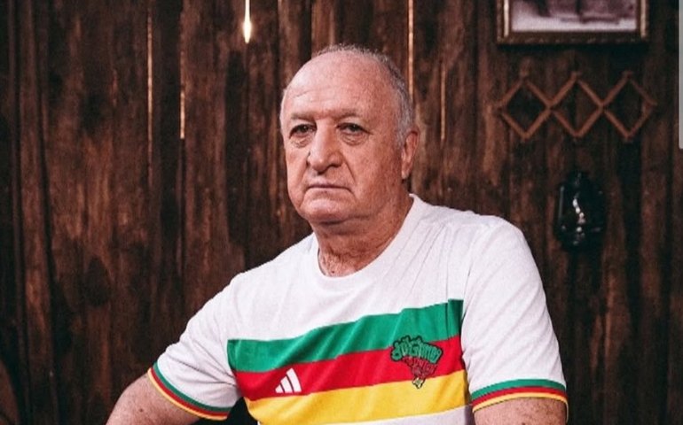 Felipão visita seleção na Granja Comary a convite de Ancelotti e conversa com elenco