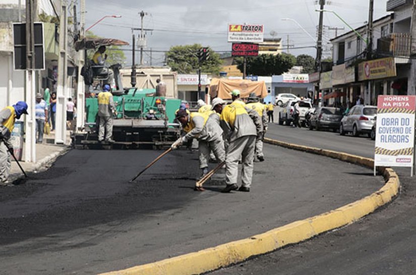 Governador inspeciona obras em União dos Palmares e Satuba