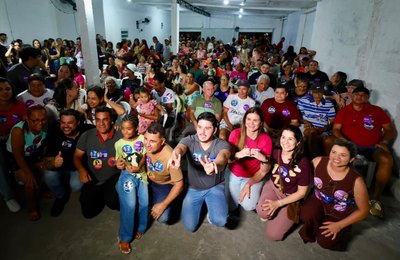 Ceci de Atalaia percorre Grota do Pau D’Arco e se reúne com moradores do Feitosa ao lado de Alvinho Lira e Cal Moreira