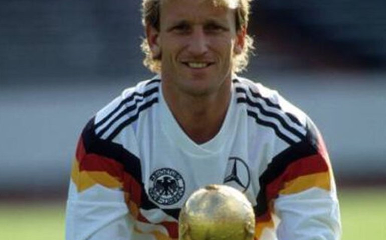 Herói da Alemanha na final da Copa do Mundo de 1990 morre aos 63 anos