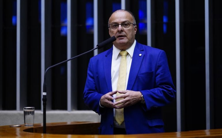 Projeto prevê uso de coletores de resíduos sólidos nos bueiros