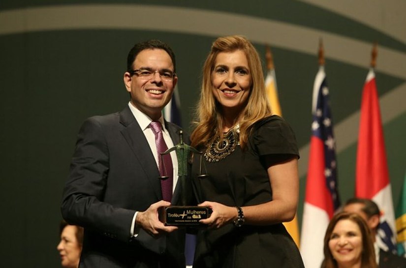 Presidente da OAB/AL é homenageada com troféu Mais Mulheres na OAB