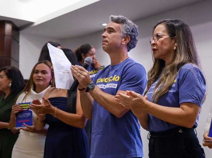 Piso do magistério é aprovado e Rafael Brito conquista ampliação do benefício para professores temporários em todo o país