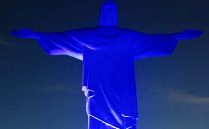 Dia da ONU ilumina de azul monumentos em todo o mundo