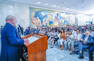 Governo anuncia R$ 2,4 bilhões para recompor orçamento de universidades e institutos federais