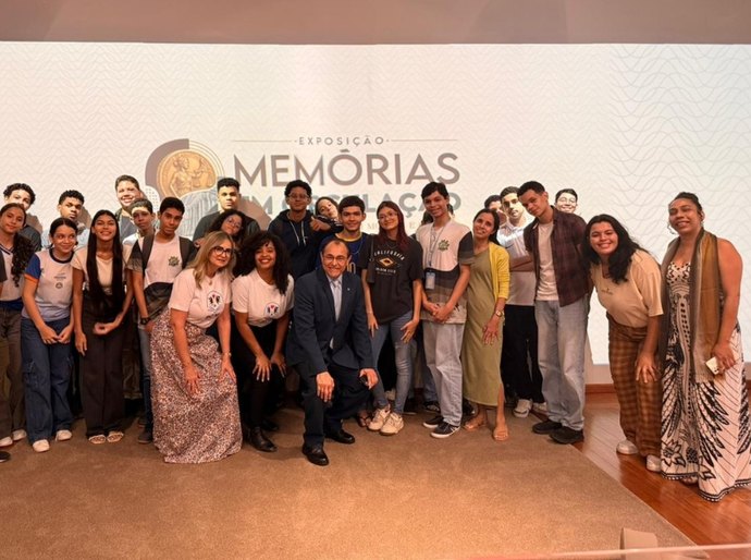 Alunos da rede municipal de Maceió conhecem moedas raras em visita ao CCM