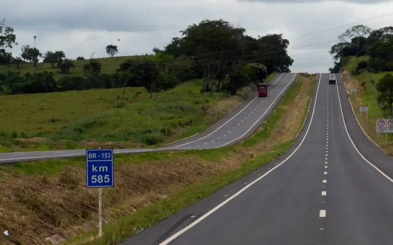 Rodovia em Ubatuba é interditada por conta de óleo na pista