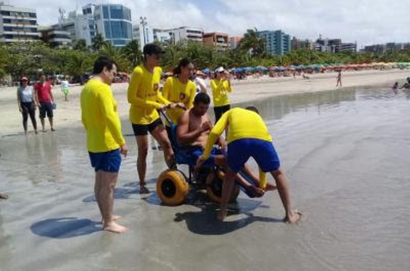 Praia Acessível retoma atividades neste sábado (21) com apoio da Uninassau
