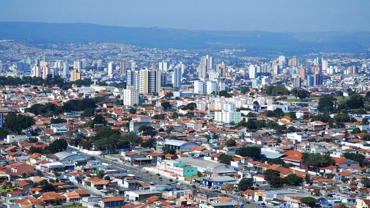 Justiça suspende pagamento milionário por fraude em licitação de material escolar
