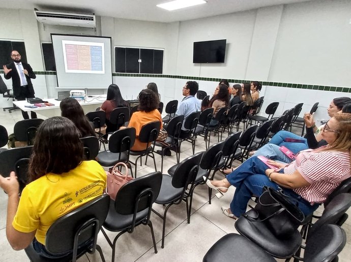Técnicos de secretarias de Palmeira participam de formação sobre programa Entrega Legal