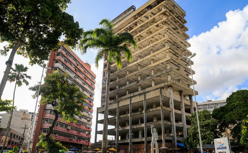 Rui Palmeira quer revitalização de prédios públicos para acomodar famílias