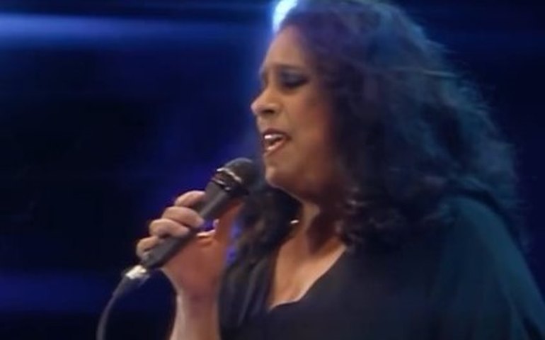 Gravadora divulga capa de álbum póstumo de Gal Costa