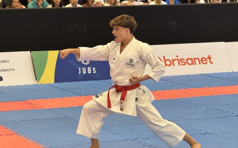 Jovem conta com torcida da família e garante prata nos Jubs