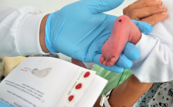P﻿or meio do Teste do Pezinho, doenças genéticas e hereditárias são diagnosticadas precocemente, iniciando o tratamento em tempo oportuno. Carla Cleto / Ascom Sesau