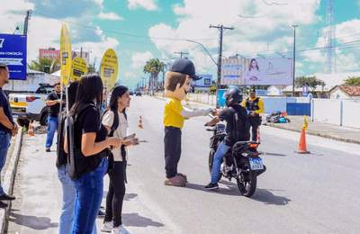 SMTT Penedo reforça orientação sobre a importância do uso do capacete