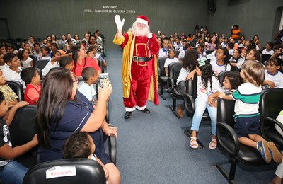 Natal Solidário 2018: grande festa com o Papai Noel emociona crianças 