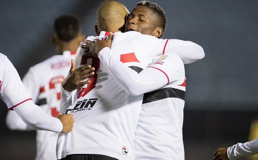 Após Orejuela, São Paulo empresta zagueiro Bruno Alves ao Grêmio