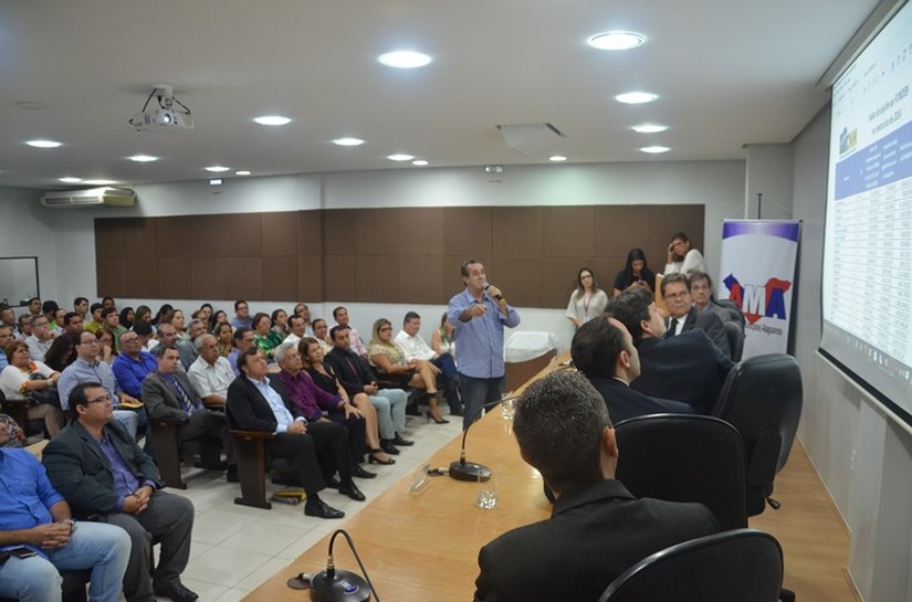 AMA orienta diálogo dos prefeitos com professores sobre reajuste salarial