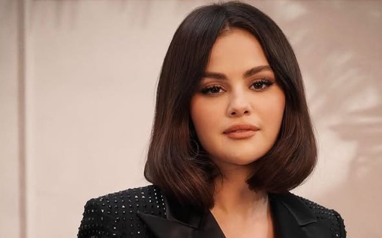 Selena Gomez revela que está noiva de Benny Blanco