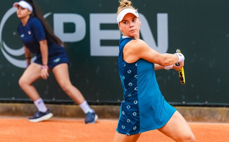 Laura Pigossi avança na chave de duplas e busca vaga nas quartas no WTA de Florianópolis