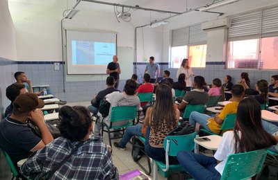 Seminfra apresenta projeto da obra de contenção marítima a alunos do IFAL