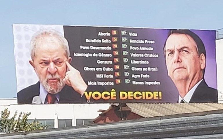 Juiz manda retirar outdoors com imagens de Bolsonaro e Lula das ruas de Palmas