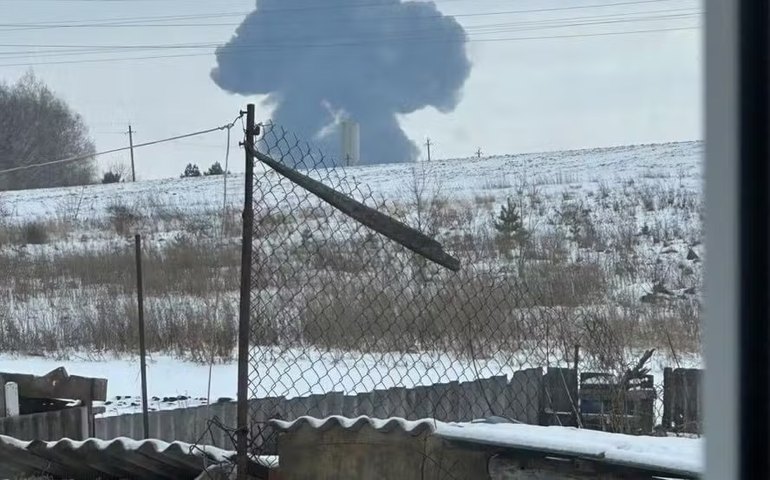 O que se sabe sobre queda de avião militar russo próximo à fronteira com a Ucrânia