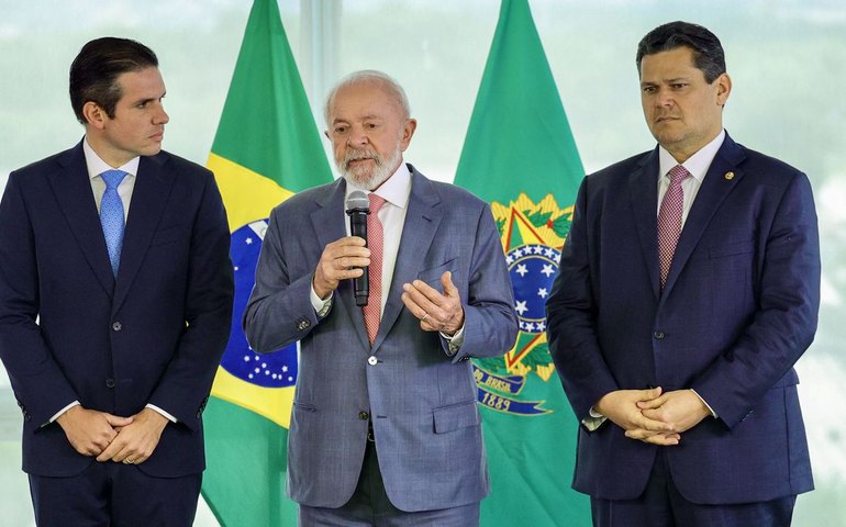 Lula discute pautas do governo em encontro com Motta e Alcolumbre